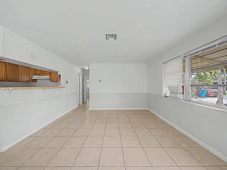 301 SE 21st Ave — Photo 10
