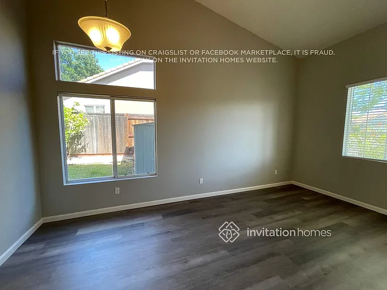 472 Woodcrest Dr — Photo 7