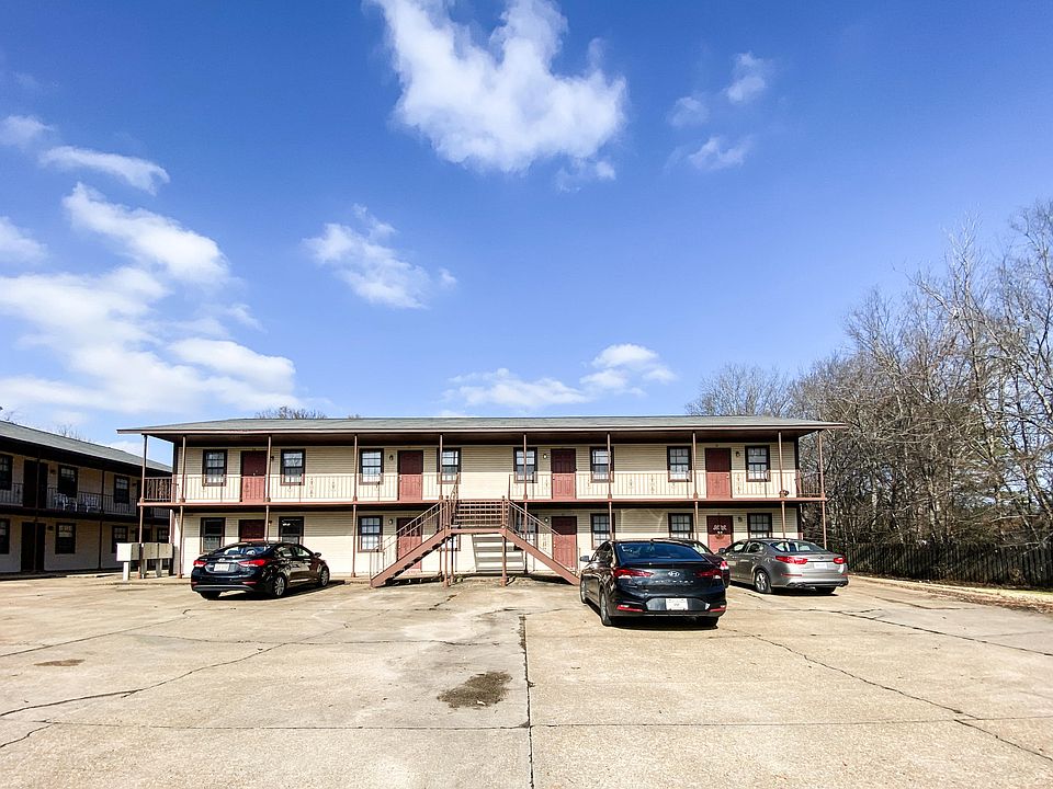 2nd image of 405 Lumpkin Ave