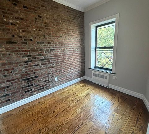 2nd image of 422 E 9th St APT 9