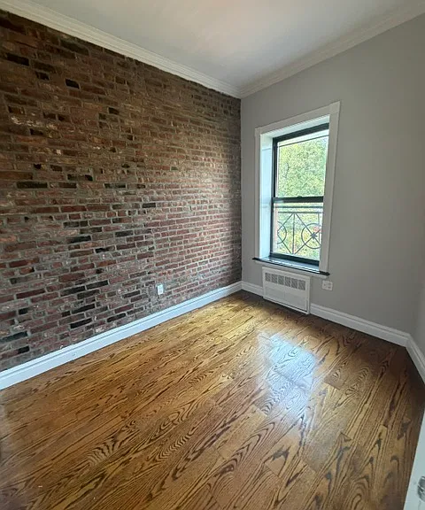422 E 9th St #9 — Photo 2