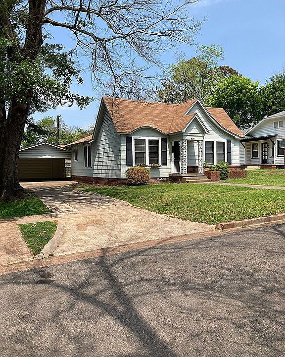 1st image of 618 Nacogdoches St