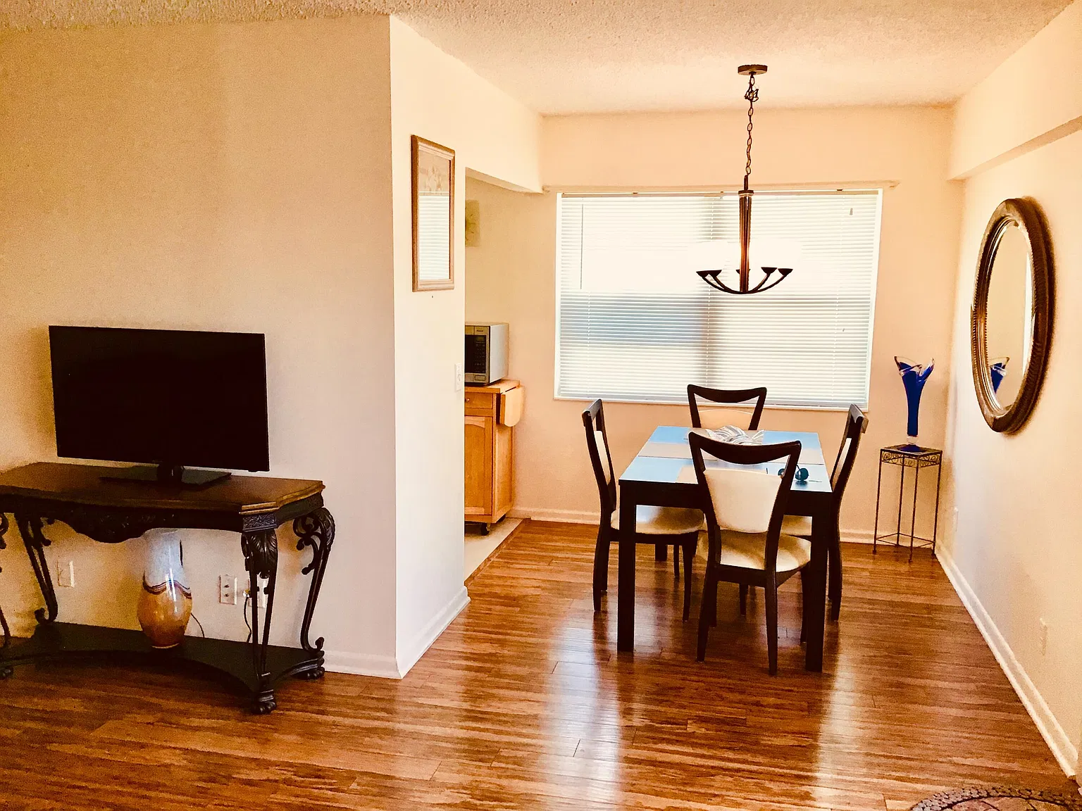 2 bed, 1.5 bath, 840 sqft, $1,600 — Photo 4