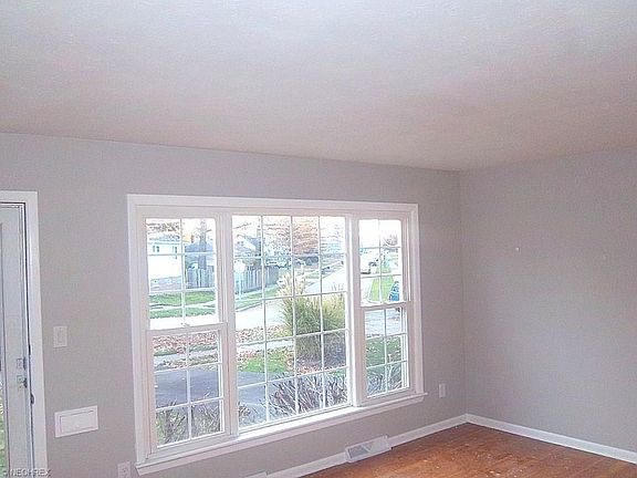 3rd image of 5769 S Park Blvd