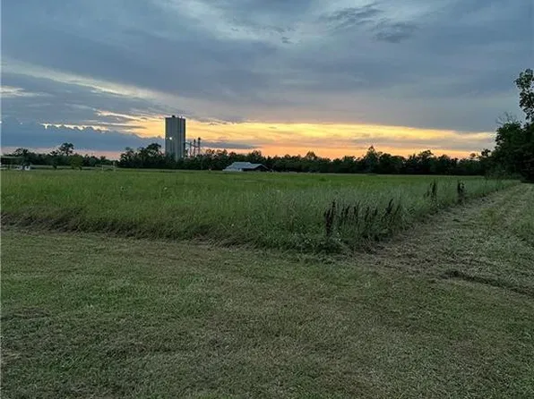 47 Winegart Ln, Lecompte, LA 71346