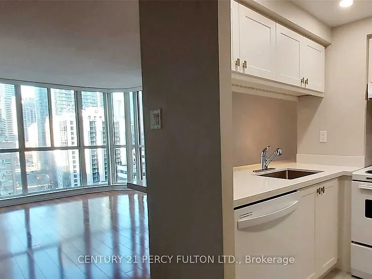 736 Bay St #1512 — Photo 2