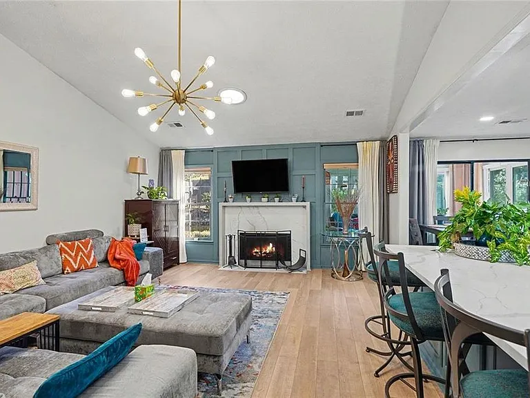 8671 Twin Oaks Dr — Photo 5