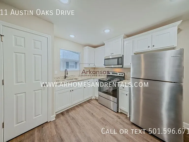 211 W Austin St — Photo 3