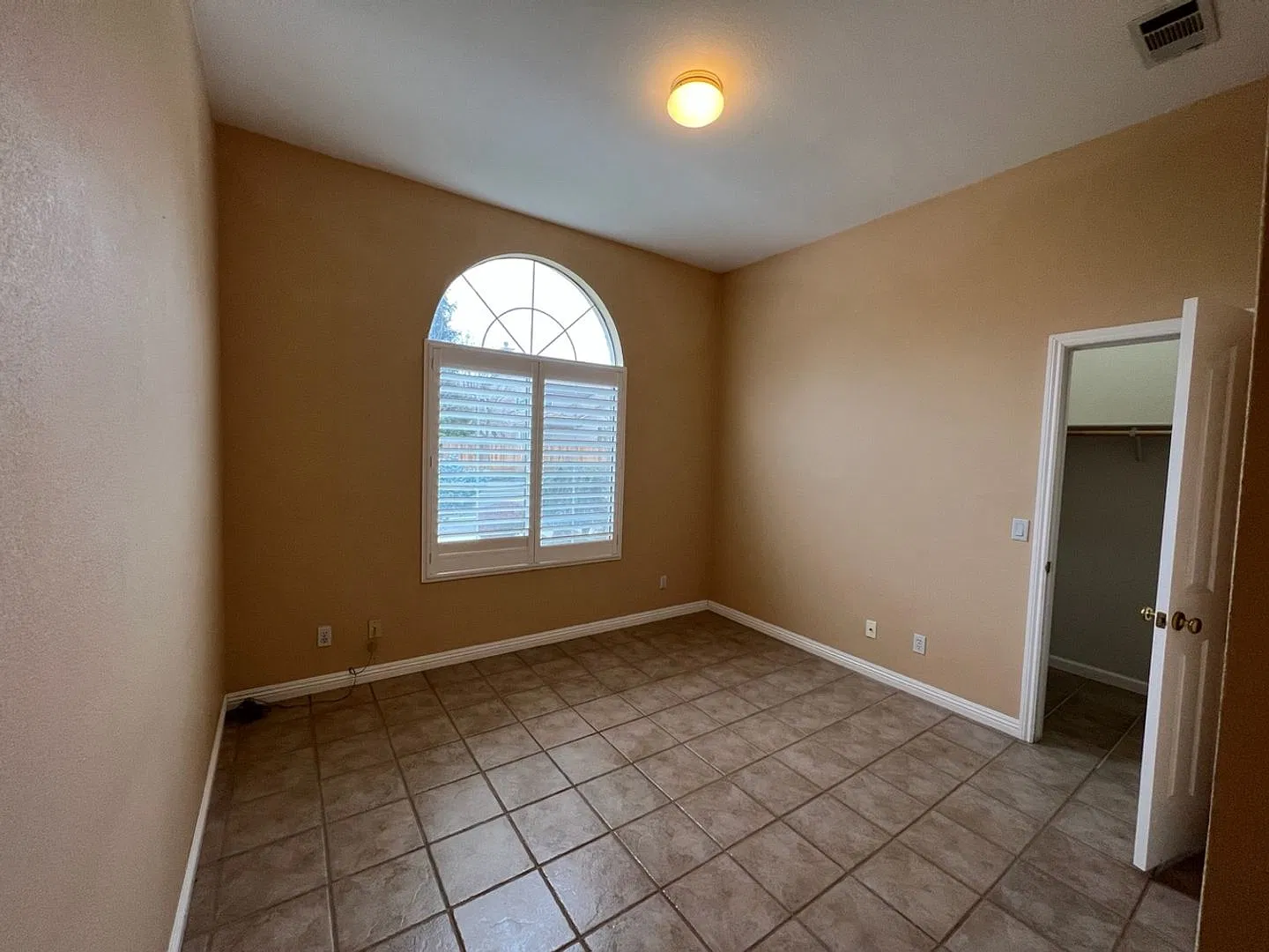 Single story in NW Modesto near Kaiser & major shopping! — Photo 4
