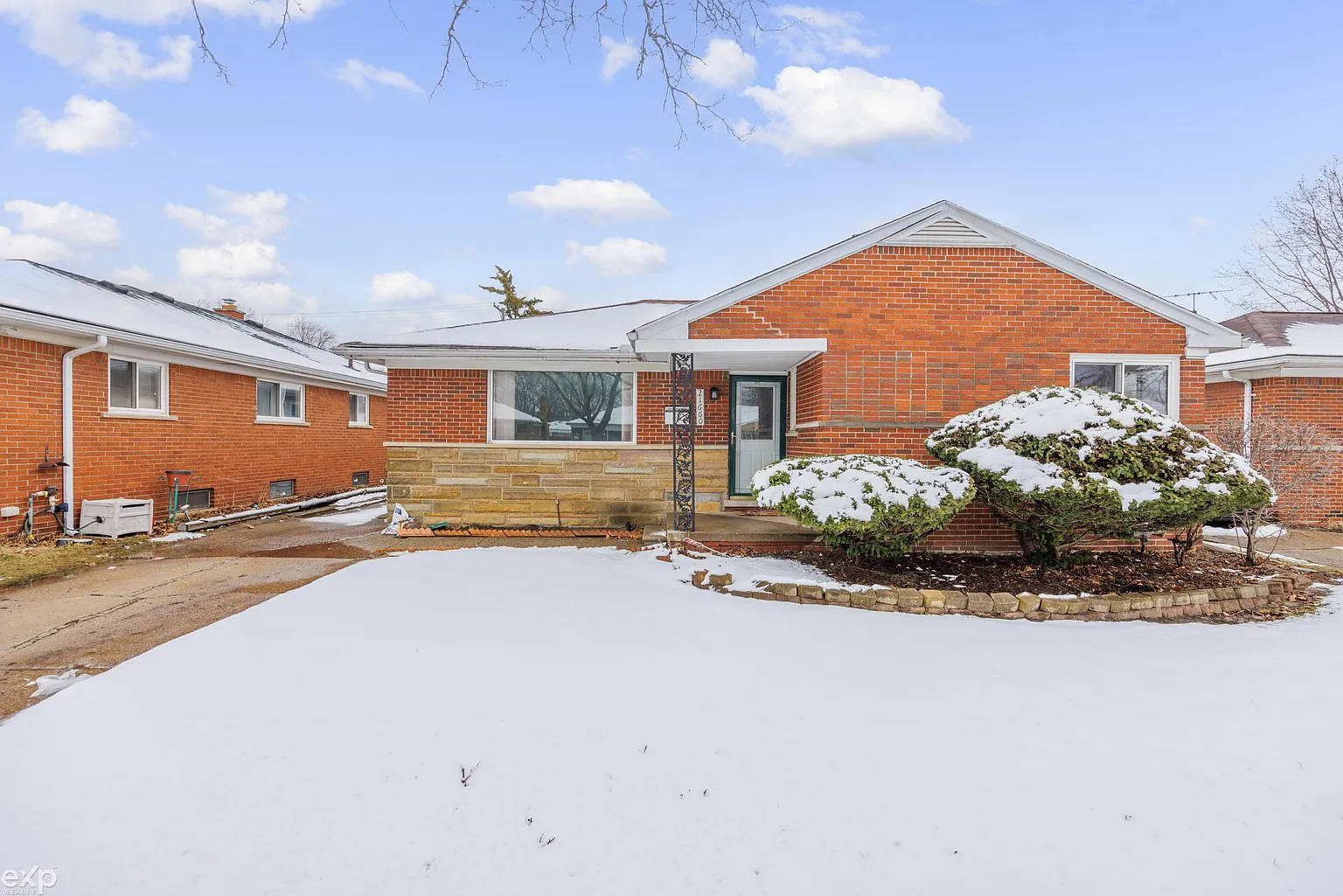 21660 Parklawn St photo 1