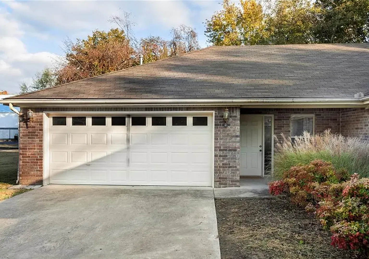 1480 E Masonic Drive, Fayetteville, Ar - 2 Bedroom, 2 Bathroom Duplex - Ask About Our Cashless Se... — Photo 1