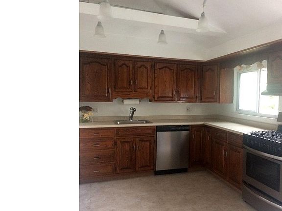 3rd image of 49 W Marthart Ave