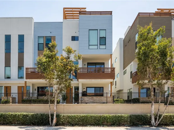 687 W 17th St, Costa Mesa, CA 92627