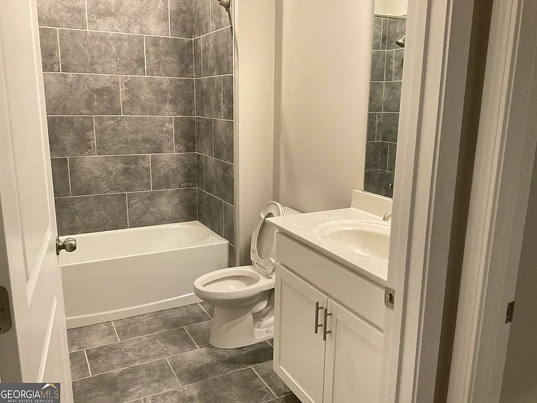 240 Hollis St — Photo 21