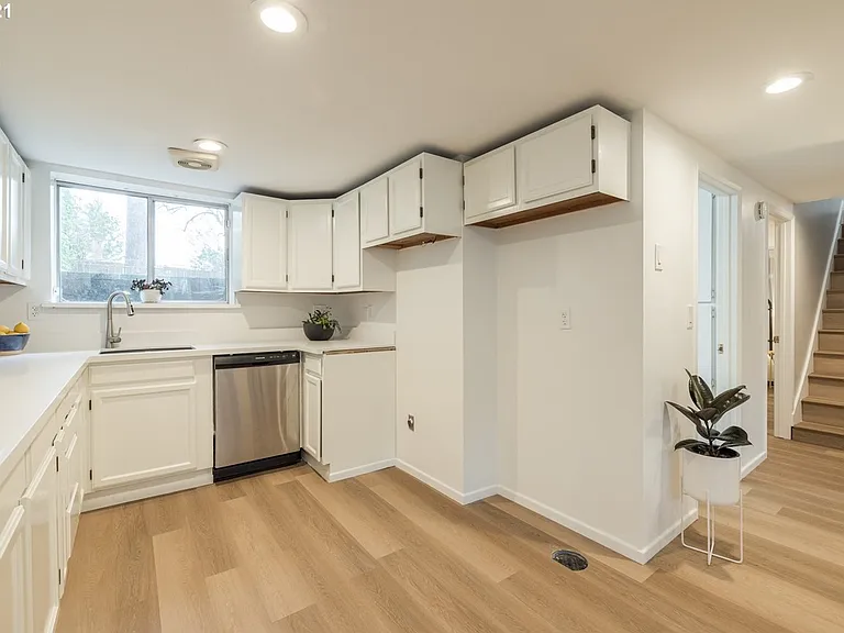 6641 E Burnside St #B — Photo 6