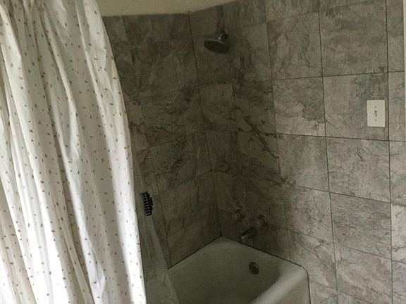 5th image of 174 Lancaster Ave APT 3