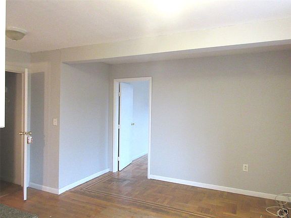 4th image of 2846 34th St APT 2F