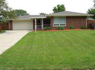 412 Woodland Dr, Rockford, IL 61108