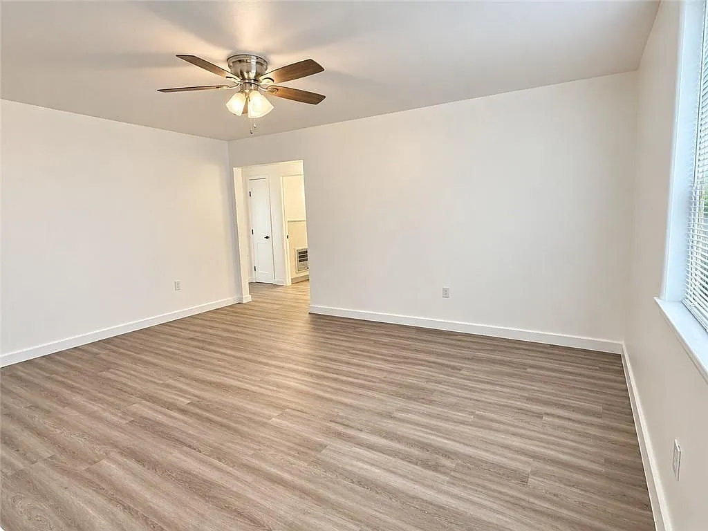2 bed, 852 sqft, $1,325 — Photo 3