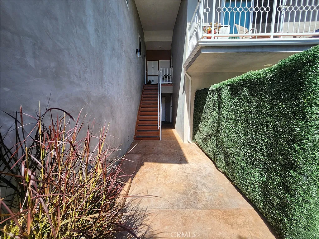 2 bed, 700 sqft, $3,500 — Photo 2