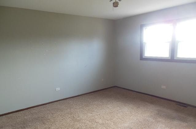 1st image of 2832 Lake Park Ct