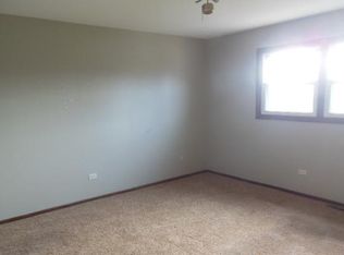 2832 Lake Park Dr, Lynwood, IL
