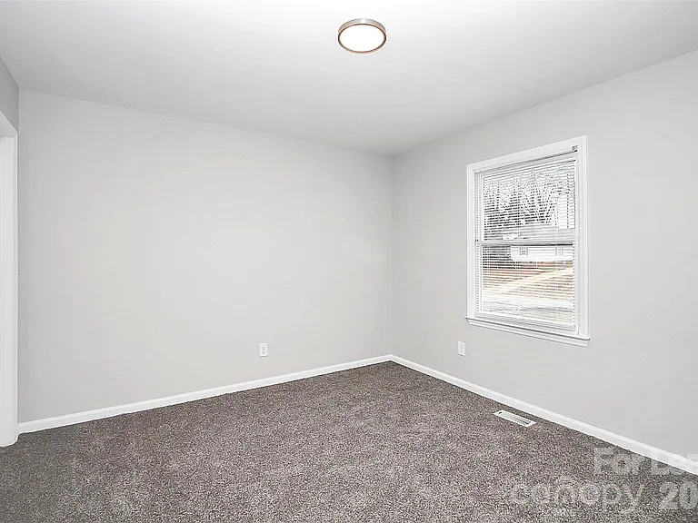 1233 Anderson St — Photo 10