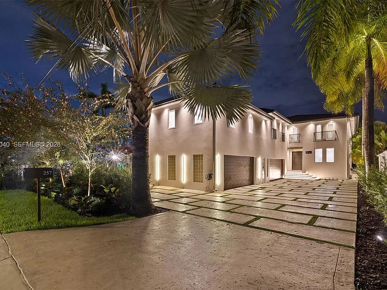 257 N Coconut Ln — Photo 43