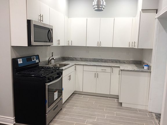 3rd image of 221 N La Crosse Ave #1