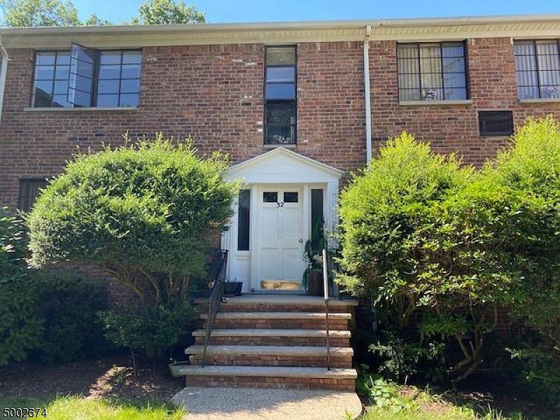 1st image of 32 Troy Dr Building 22-32A