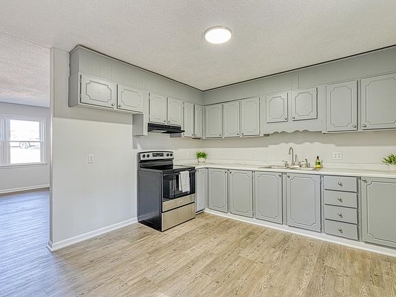 2nd image of 713 Idlewood Cir