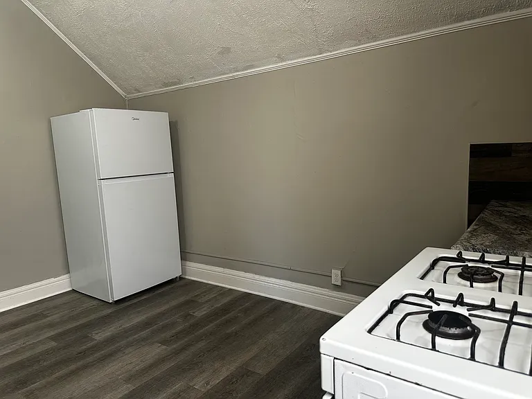 2436 Wallace Ave #B — Photo 16