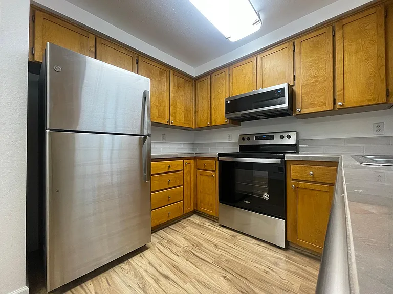 2075 NE Holliday Ave — Photo 5