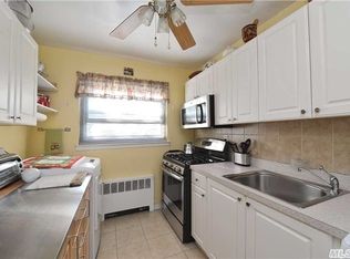 219-34 74 Ave, bayside, NY 11364