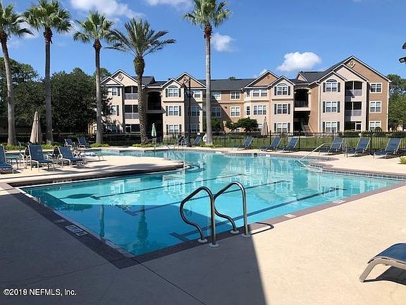 4th image of 13810 Sutton Park Dr N APT 432