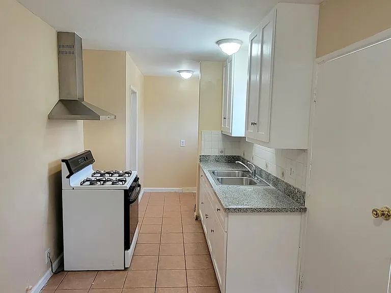 1717 N Alhambra Ave — Photo 5
