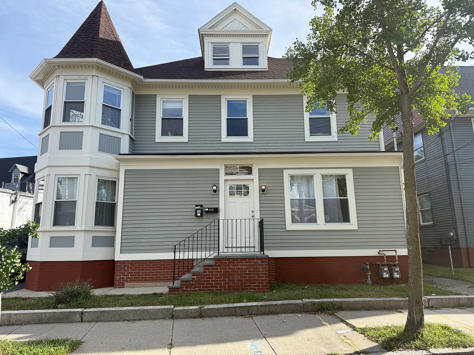 3 bed, $2,350 — Photo 1