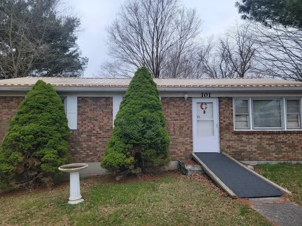 101 Warner St, Narrows, VA 24124