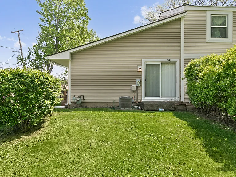1106 Williamsburg Rd — Photo 2