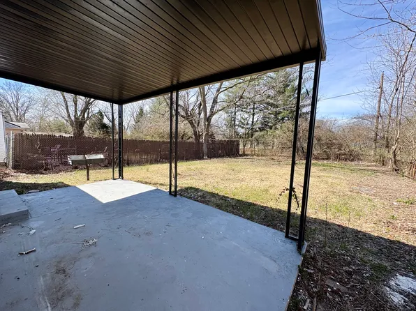 10525 Castle Dr, Saint Louis, MO 63136