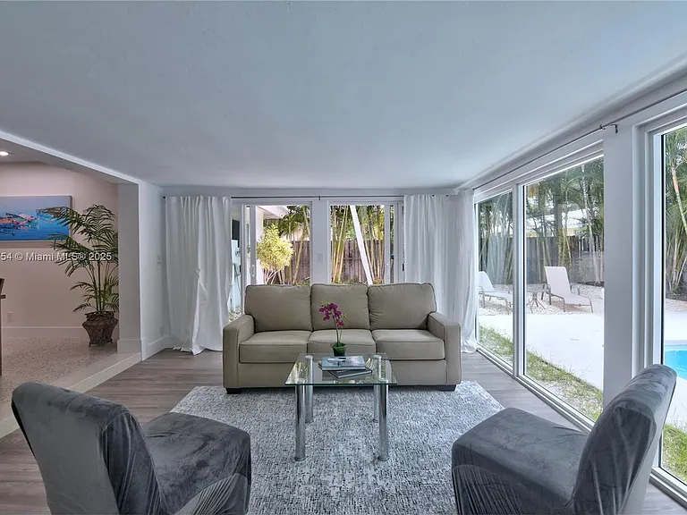 262 Bombay Ave — Photo 19
