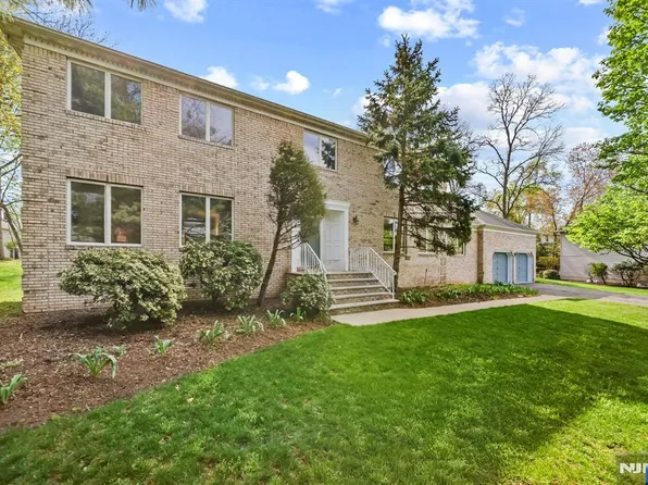 30 Auryansen Ct, Closter, NJ 07624