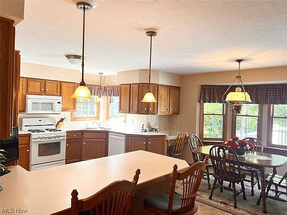 5th image of 1010 Park Village Dr