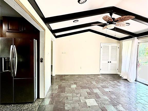 4th image of 748 Fairfield Ave