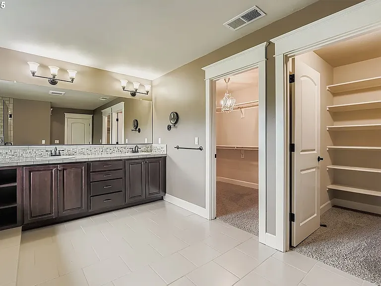 10183 NW Crossing Dr — Photo 15