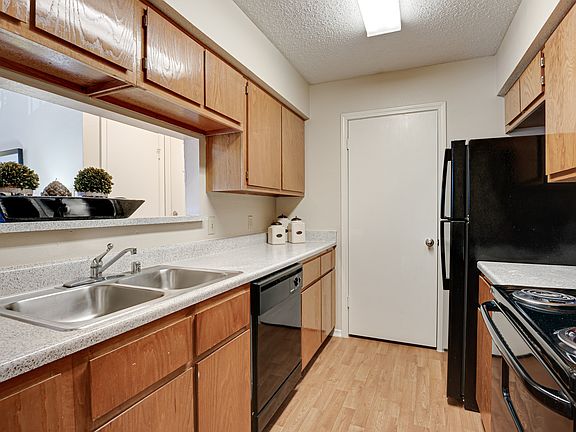 5th image of 2411 S Interstate Highway 35 E APT 1617