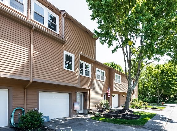 2nd image of 2 Dewey Dr #8B