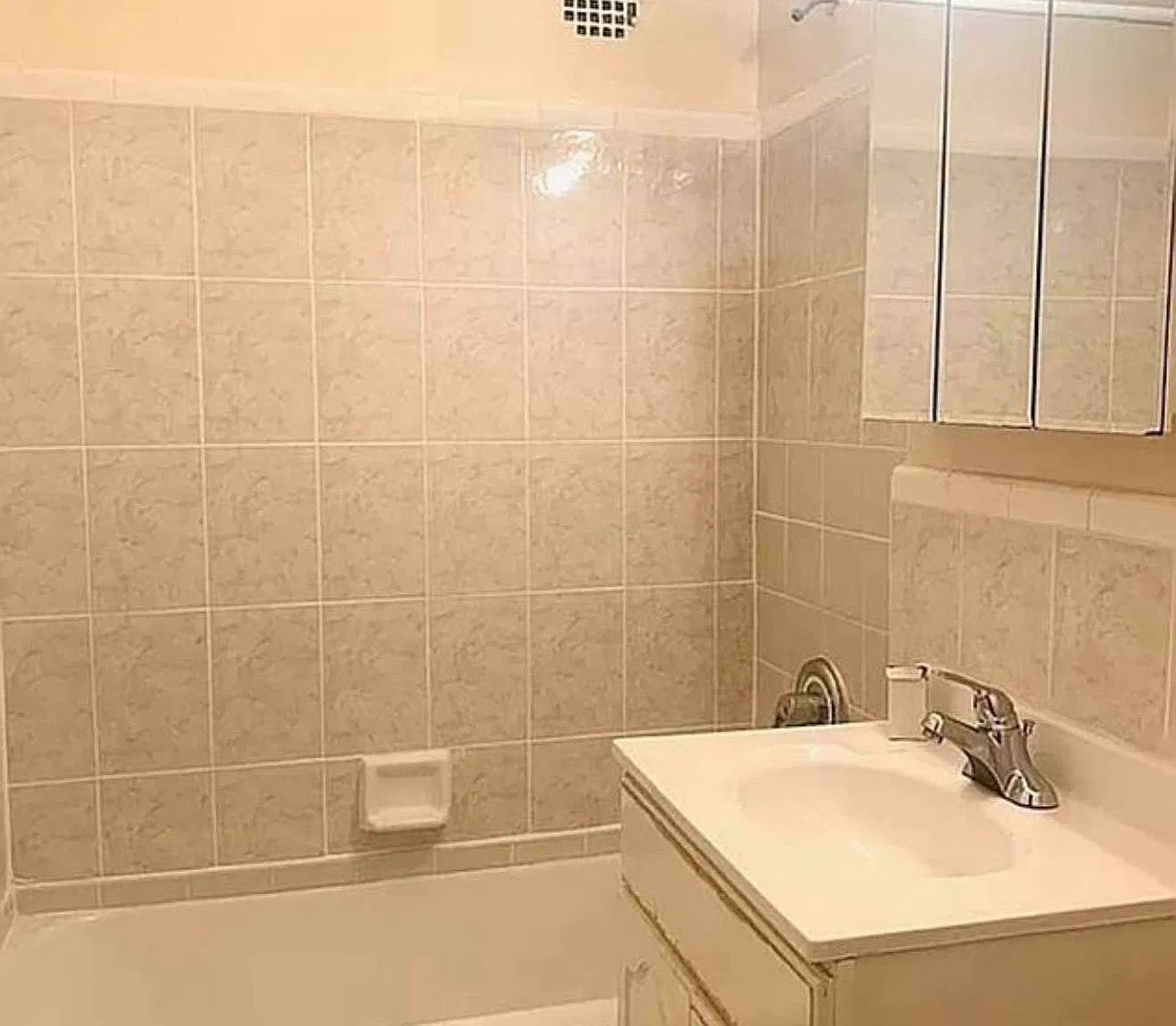 601 East 18th Street — Photo 4