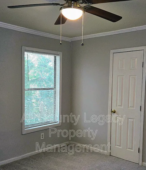 917 S Indian Creek Dr — Photo 4