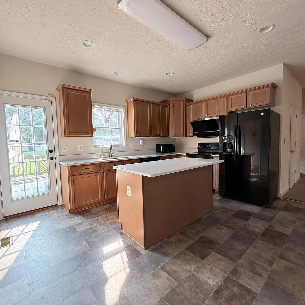 4 bed, 2.5 bath, 2443 sqft, $3,200 — Photo 2